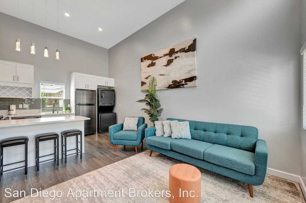 2270 El Prado Ave - Photo 3 of 25