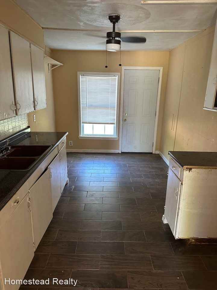 725/727 E Irby - Photo 2 of 7