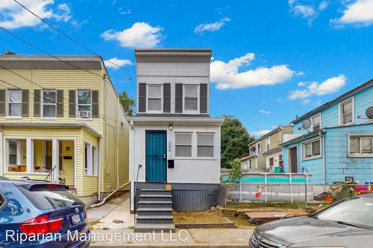 1702 Monterey St - Photo 2 of 14