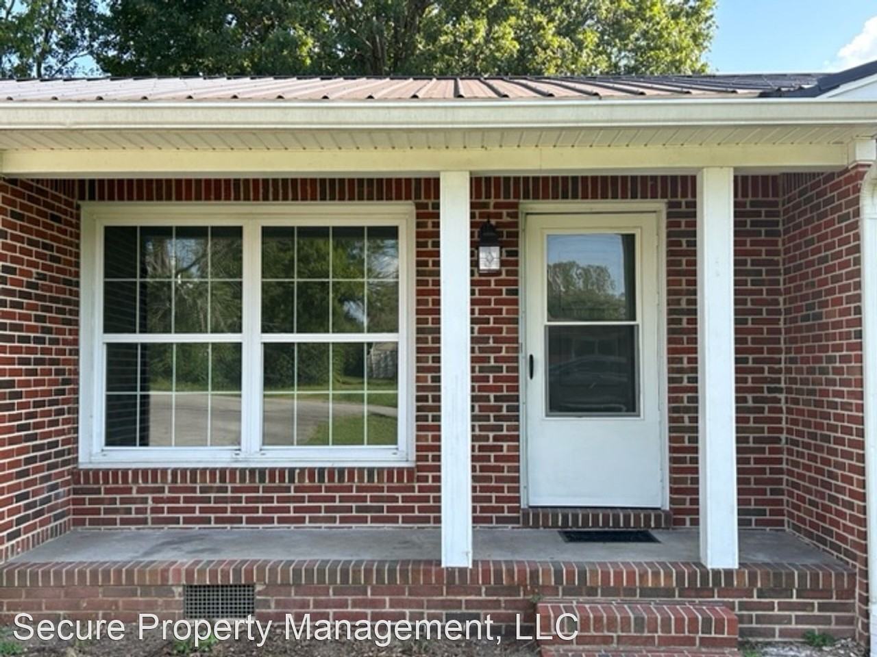 301 Greenbriar St - Photo 3 of 25