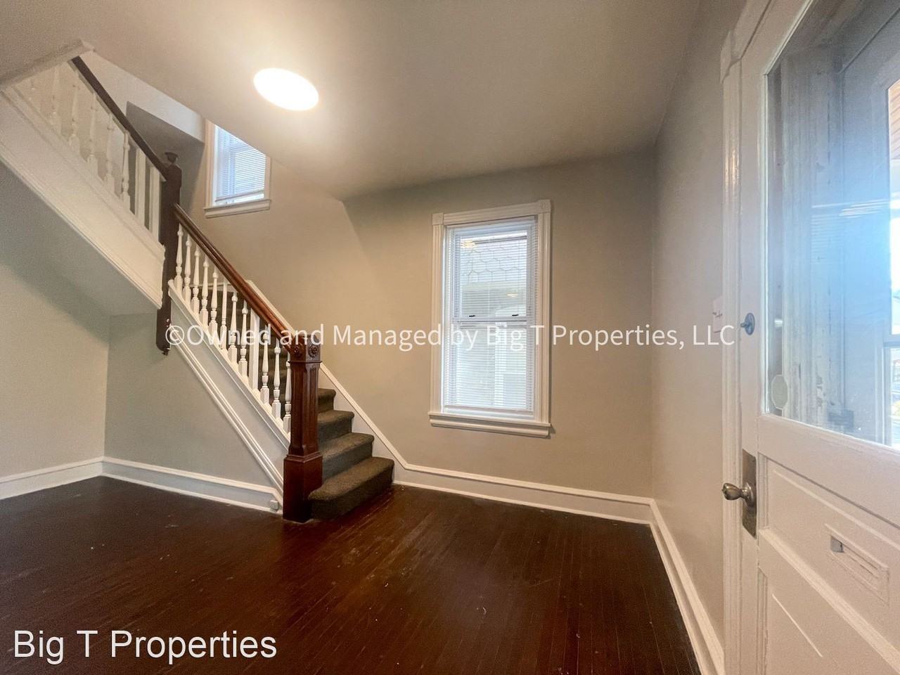 209 W 19th St - Photo 3 of 16