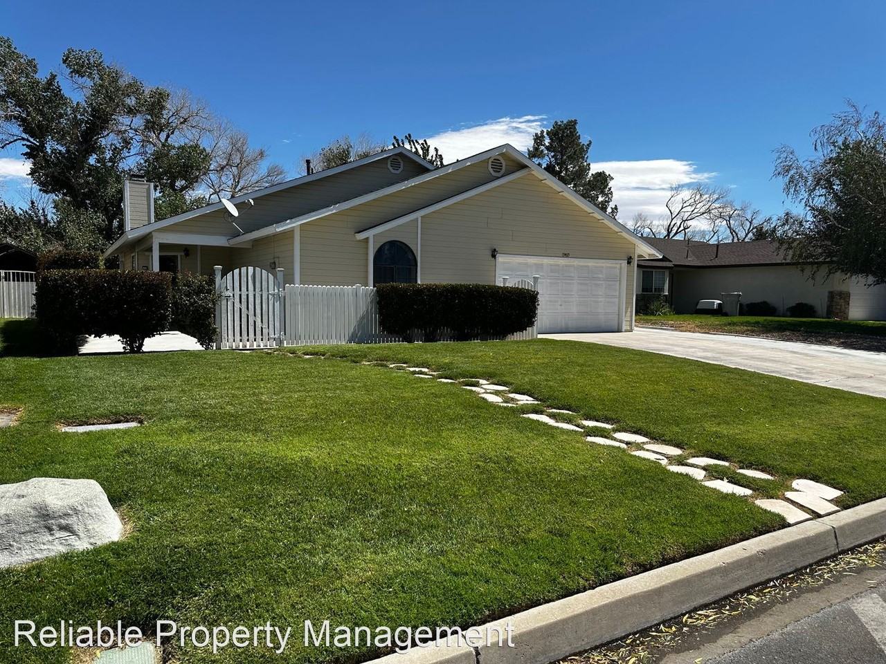 13465 Driftwood Dr - Photo 3 of 35