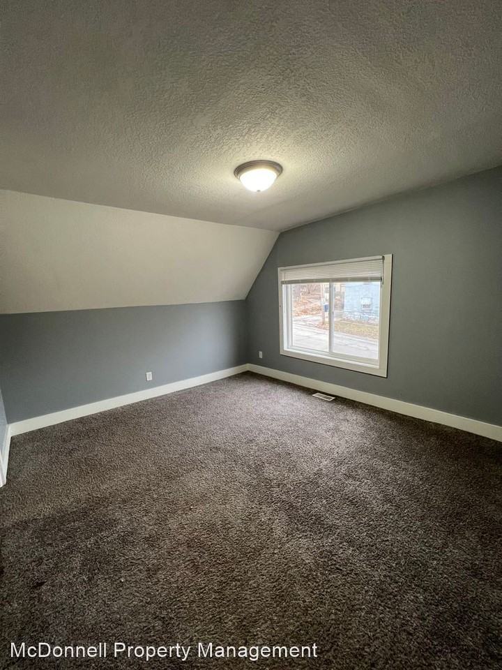 510 N Gaines St - Photo 3 of 9