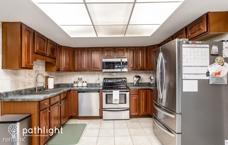 2445 Glenview Dr - Photo 2 of 12