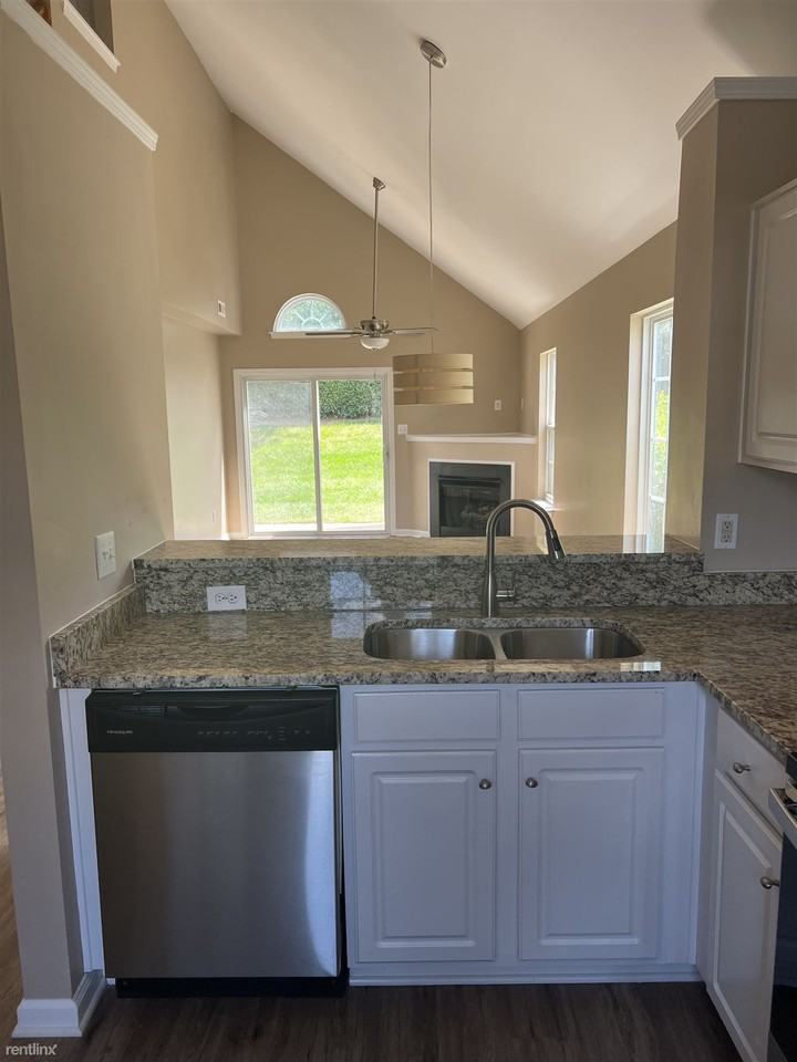 7545 Pilot Cove Ct - Photo 3 of 11