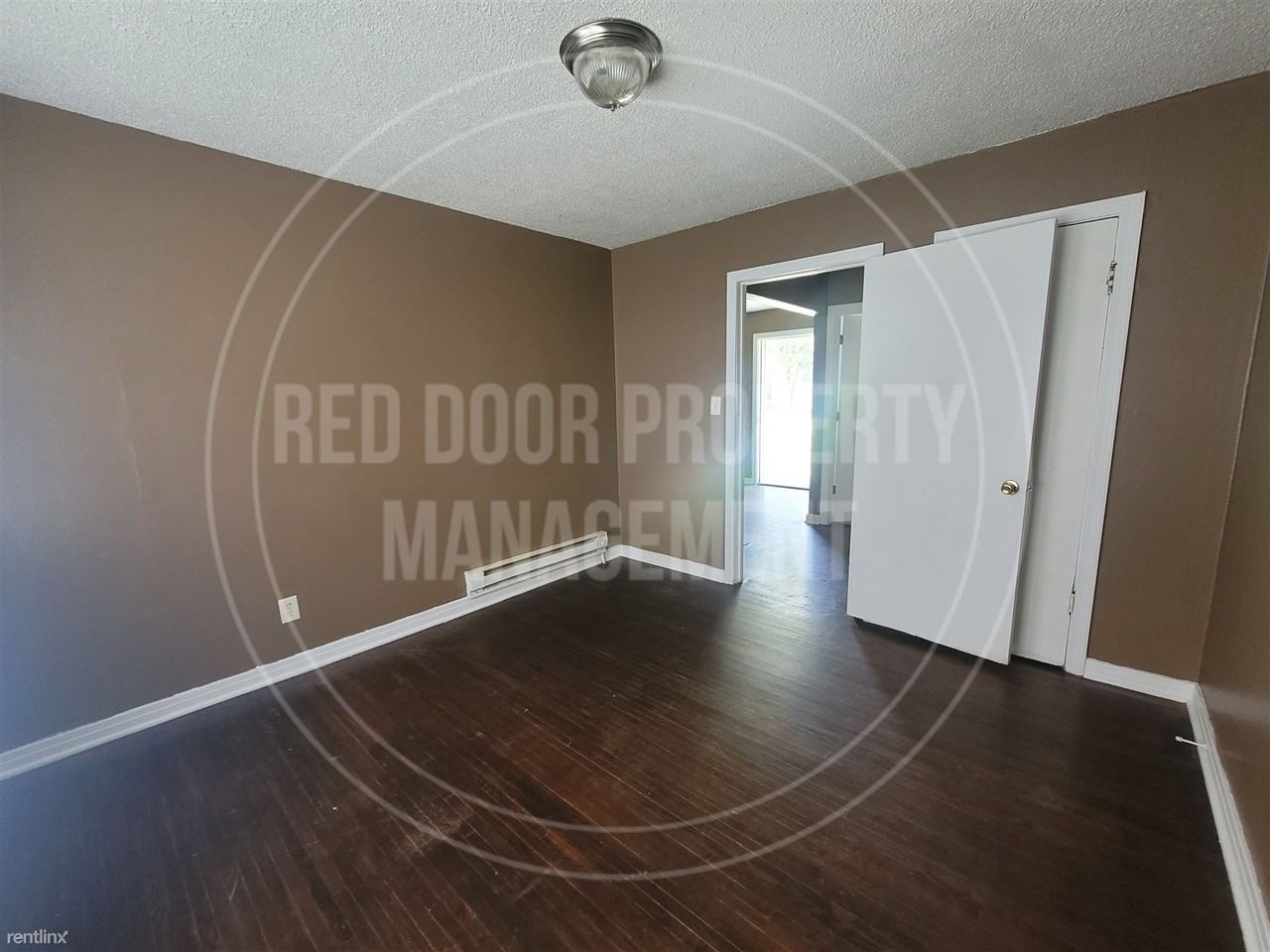 704 S Sycamore St - Photo 2 of 5