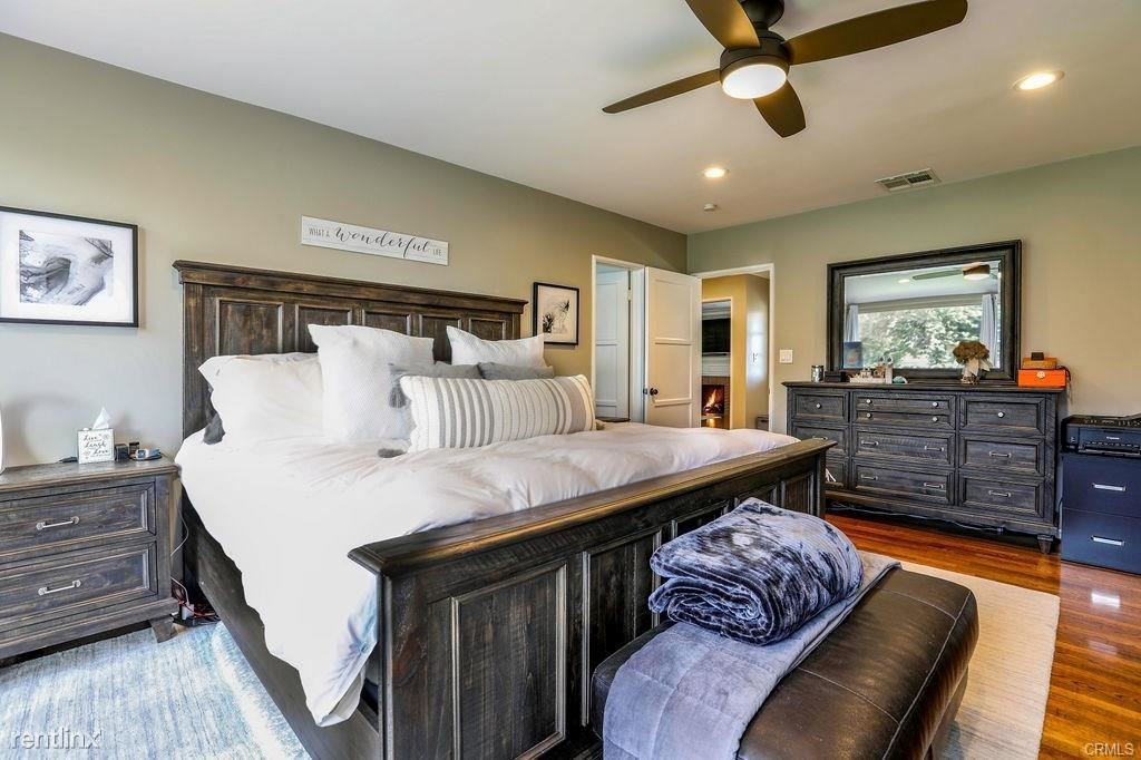 2450 Bonnie Brae - Photo 3 of 9