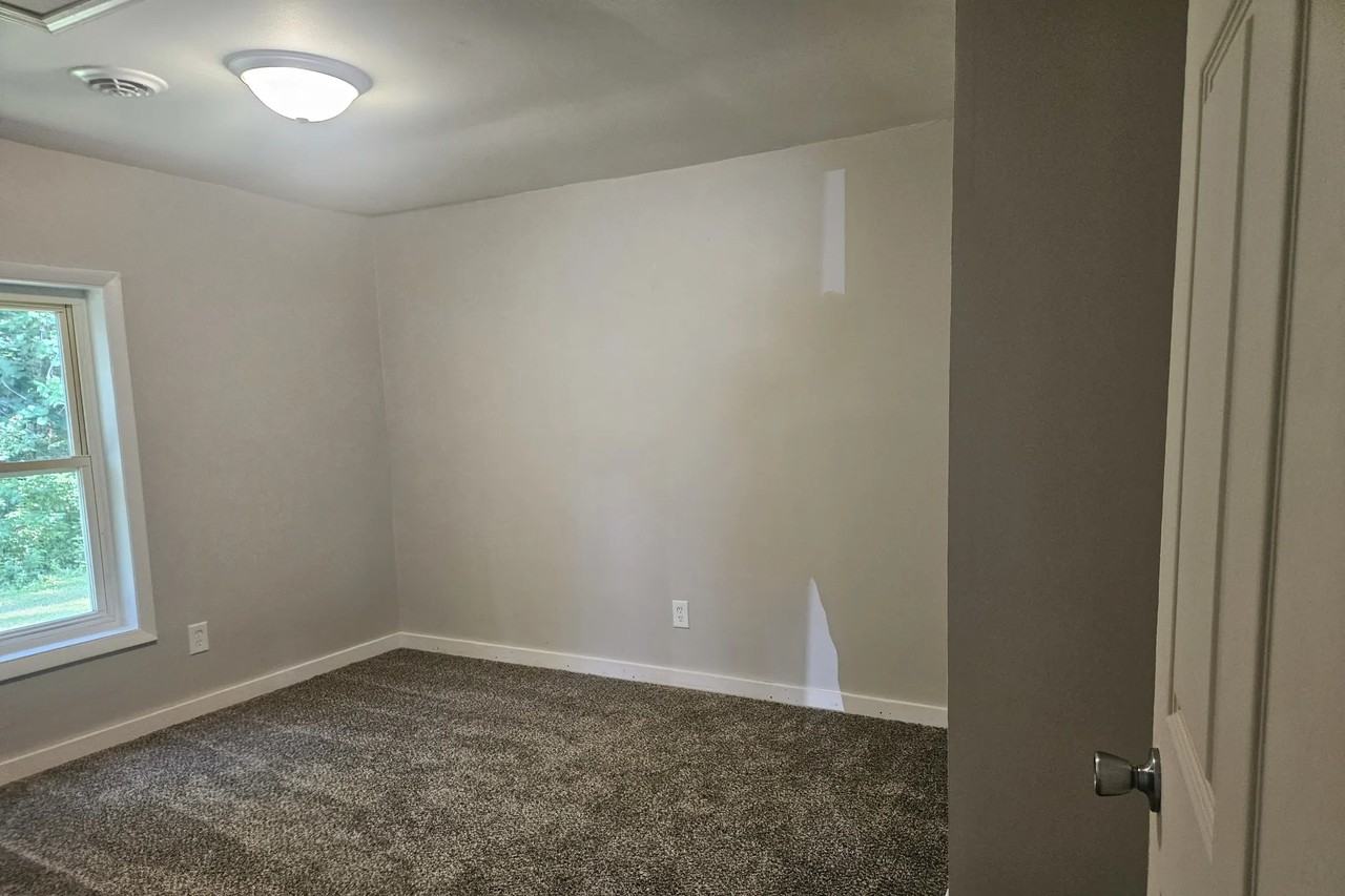 12368 Old Corunna Rd - Photo 3 of 7