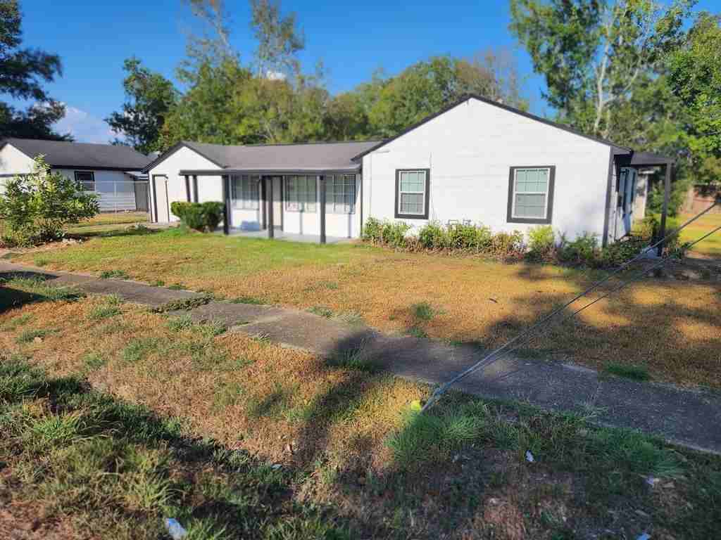 2098 Pope St Beaumont TX 77703 4 Bedroom House for 1 550 month