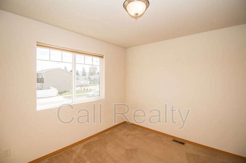 2105 N Eden Rd - Photo 6 of 13