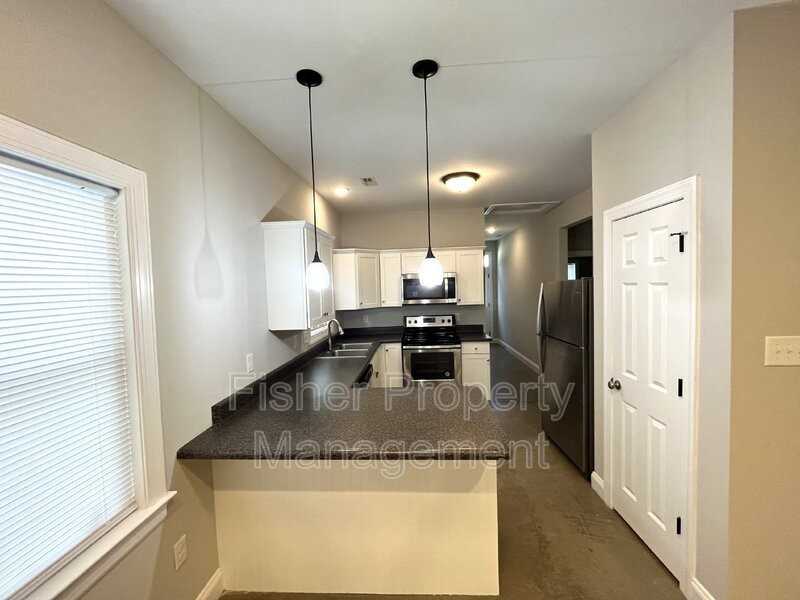 1403 Spotsylvania St - Photo 3 of 24