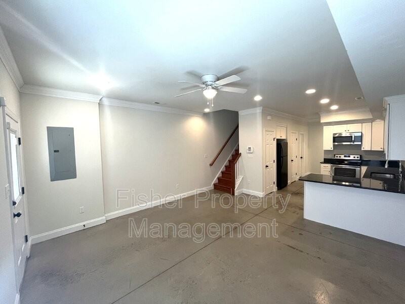 610 Spring St - Photo 3 of 26