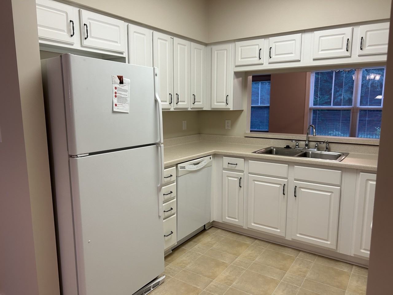 211 University Pkwy - Photo 2 of 43