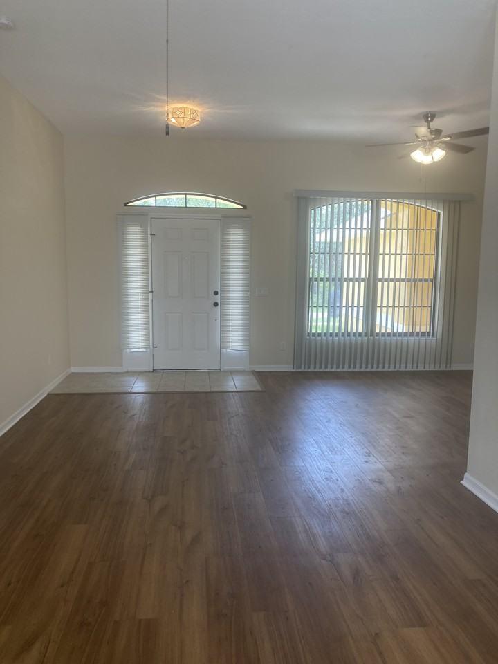 15470 Brainbridge Cir - Photo 4 of 22