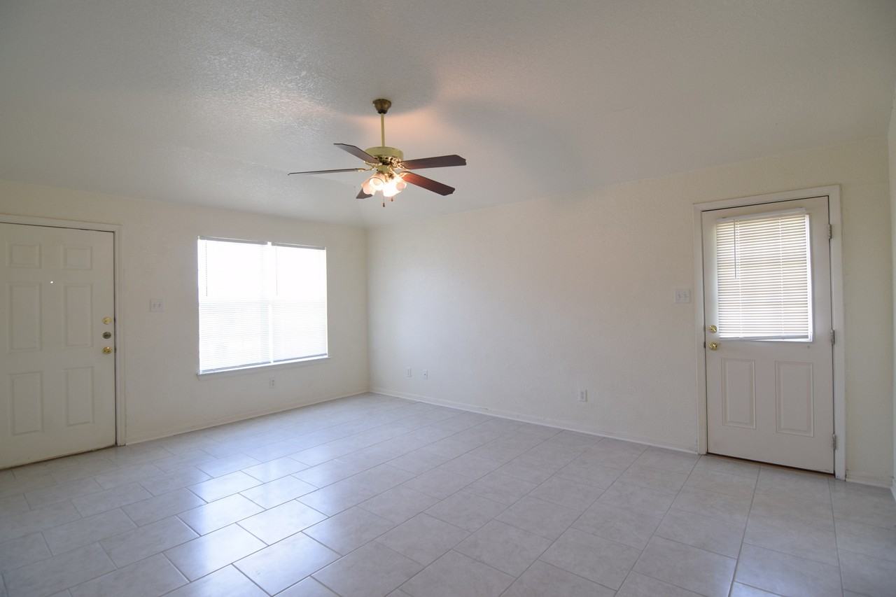 3309 Alicante Ct - Photo 3 of 18