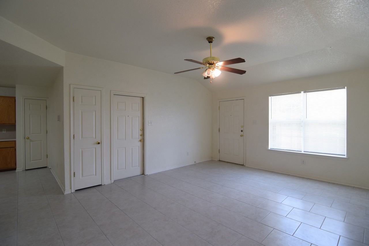 3309 Alicante Ct - Photo 4 of 18