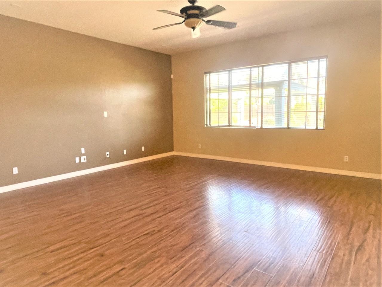 2806 E Janelle Way - Photo 3 of 27