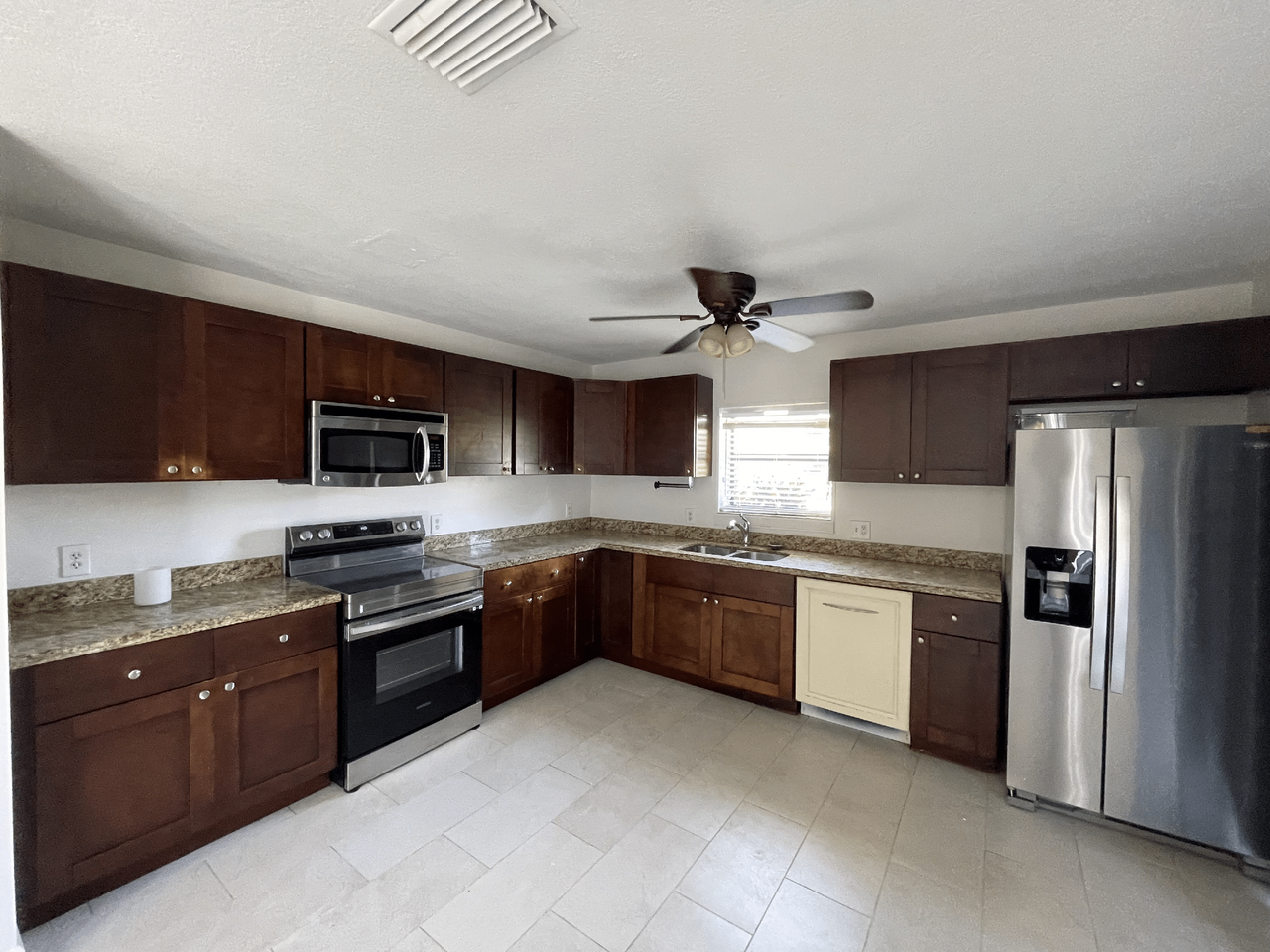 6411 96th Pl S - Photo 2 of 15