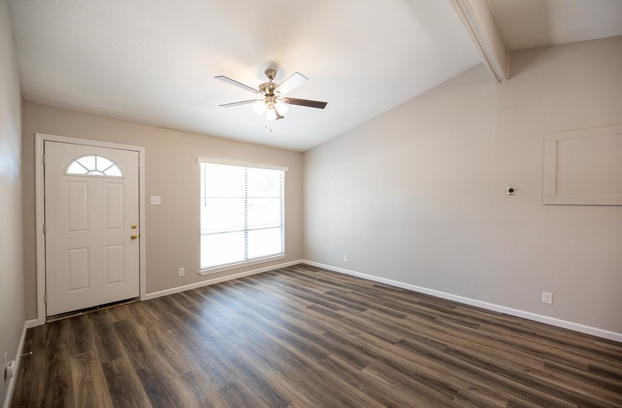 1409 Clover Dr - Photo 2 of 11