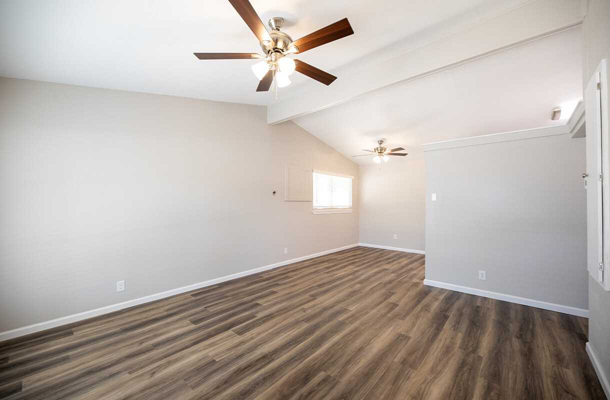 1409 Clover Dr - Photo 3 of 11