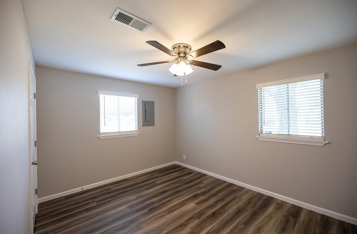 1409 Clover Dr - Photo 7 of 11