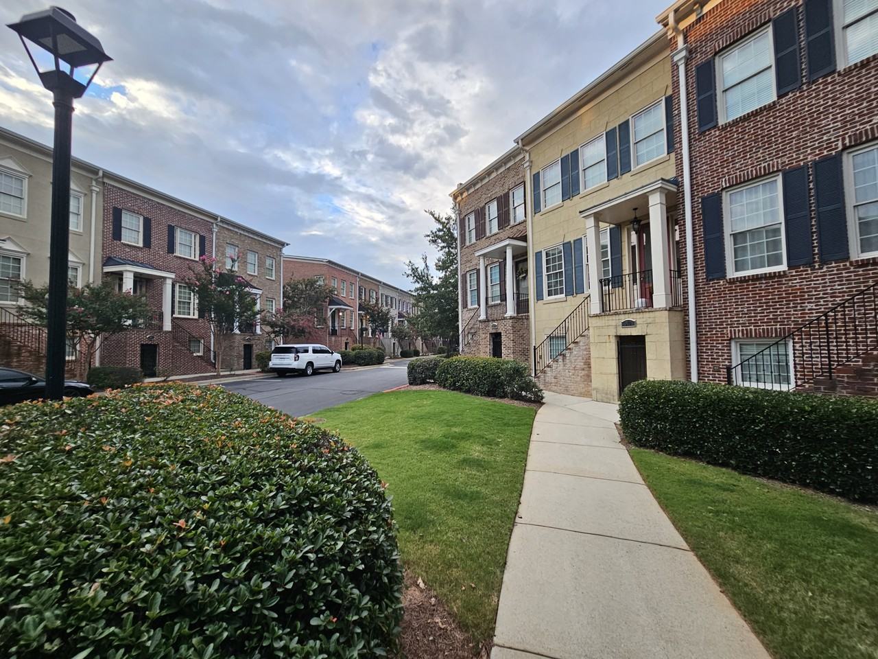 948 Persimmon Pt - Photo 2 of 46