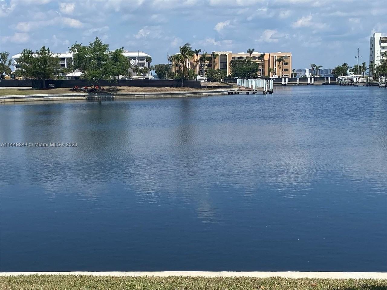 1524 Columbian Dr - Photo 6 of 39