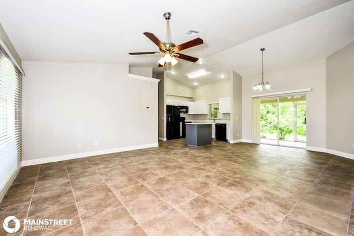 325 Ne 30th St - Photo 3 of 16