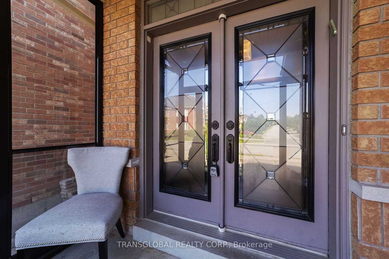 341 Bathurst Glen Drive - Photo 2 of 13