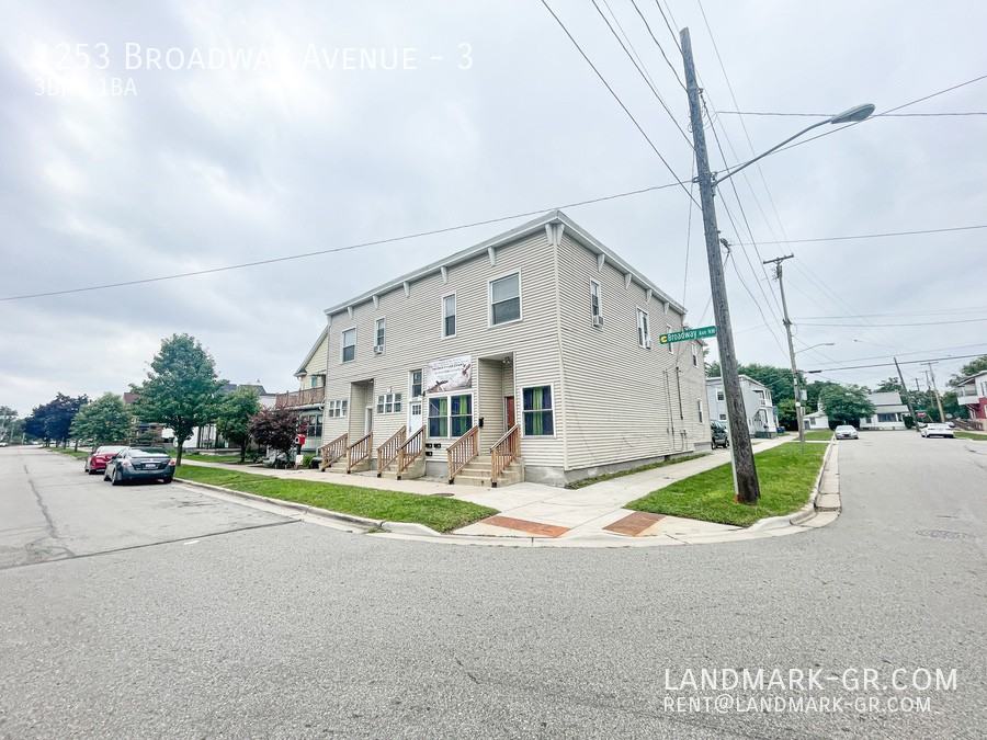 1253 Broadway Ave Nw, Grand Rapids, MI 49504, USA 3 unit Rentals Zumper