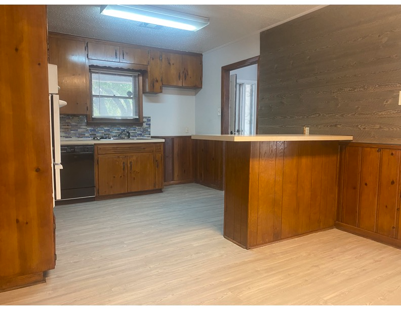 1513 Berkshire St - Photo 3 of 15