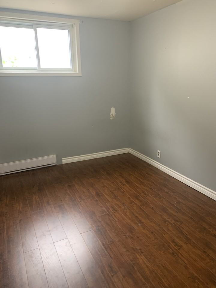 27 Tupper Street East - Photo 2 of 7