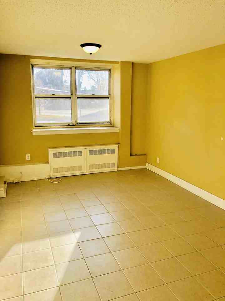 70 Croton Ave #LP