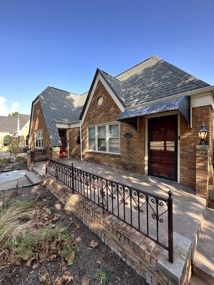 1013 Northwest 40th Street - Photo 3 of 15