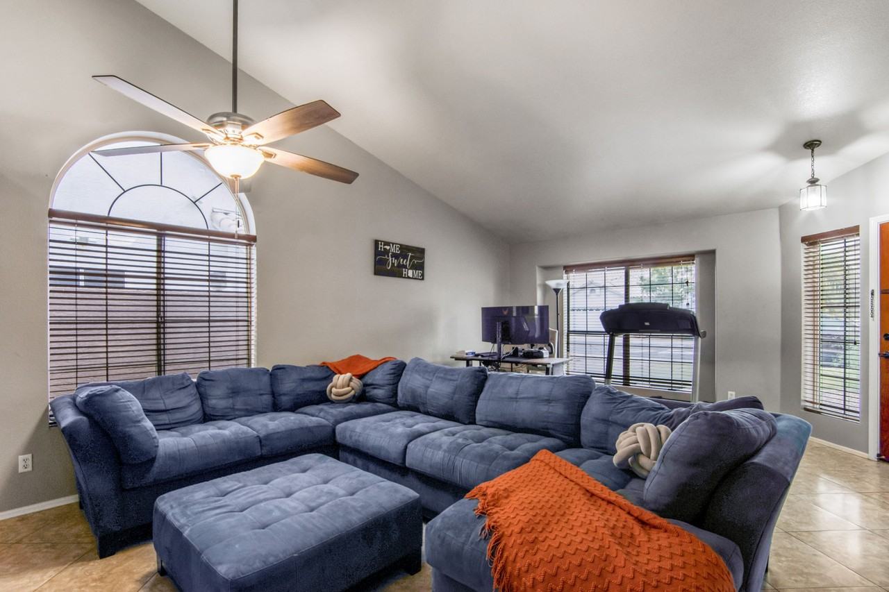 5290 West Del Rio Street - Photo 3 of 18