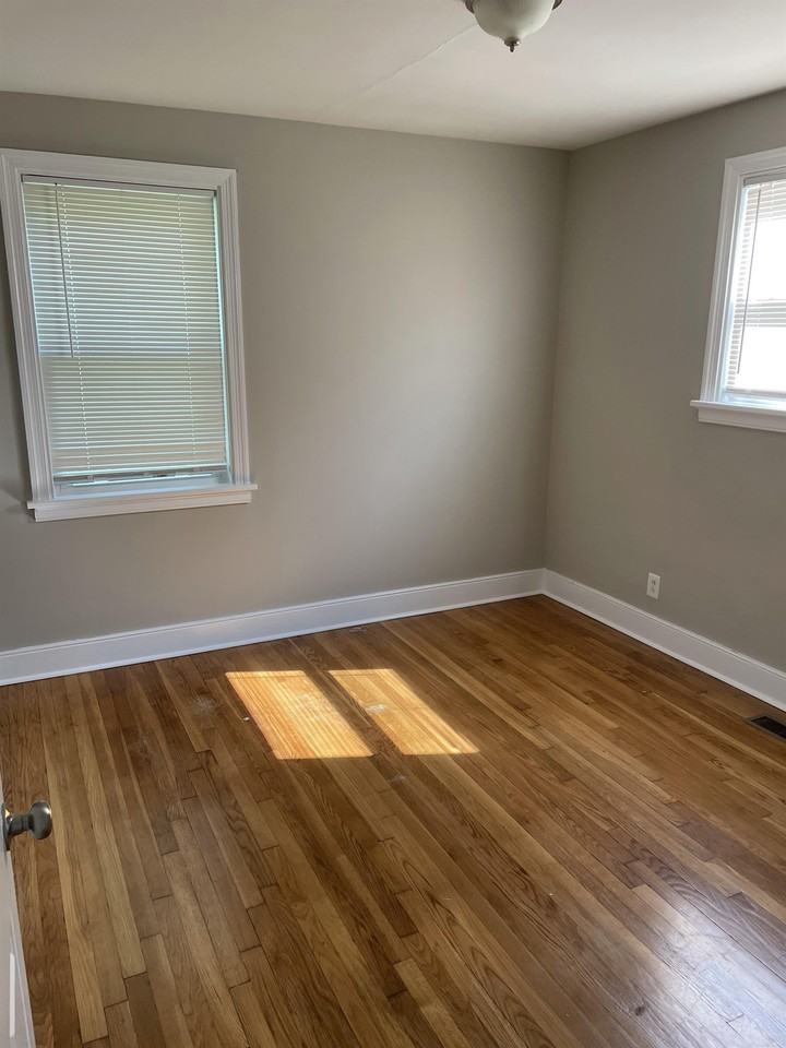 1814 Briarcliff Rd #1 - Photo 3 of 20