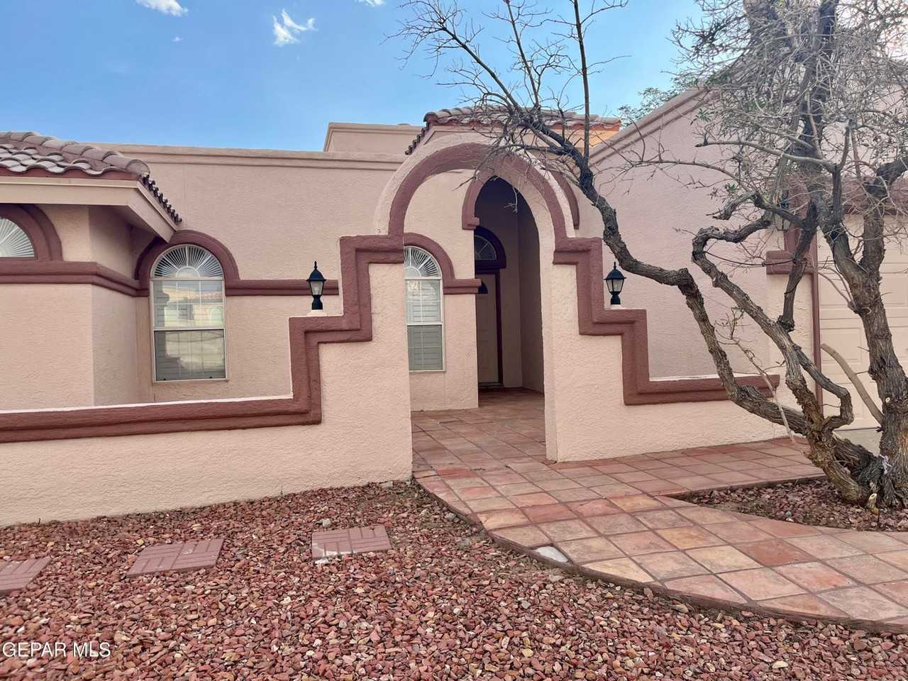 12188 Dos Rios Dr #1 - Photo 3 of 26