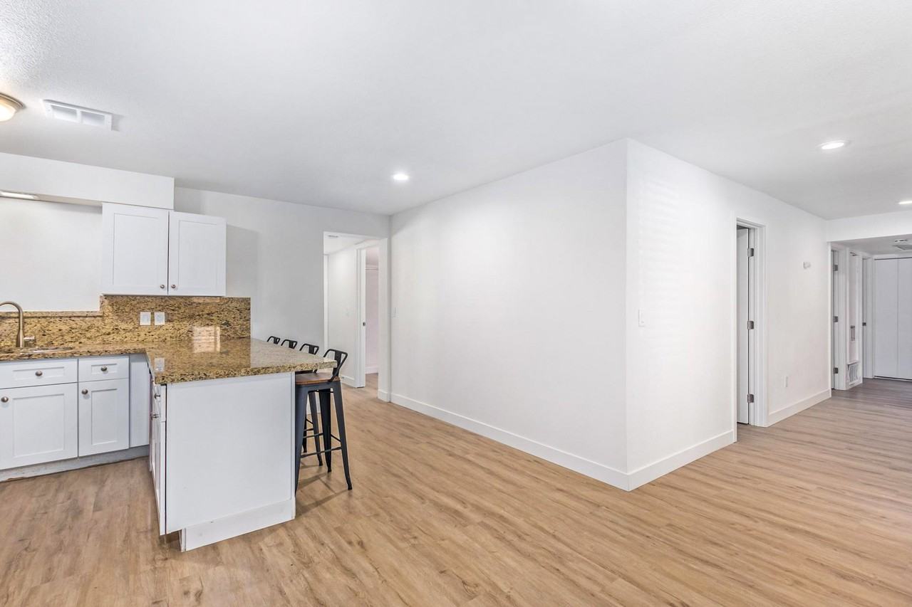 N 51st Dr - Photo 4 of 8