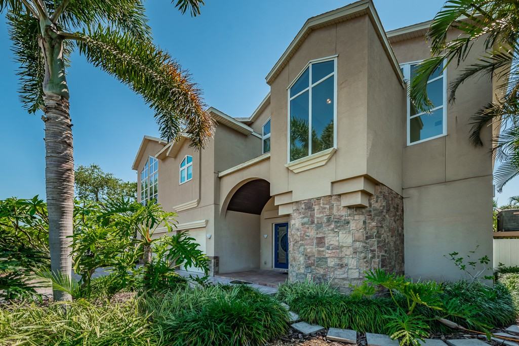 17011 Dolphin Dr - Photo 2 of 50