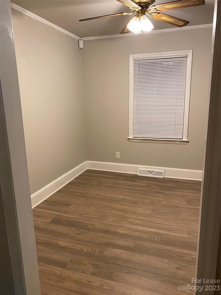 1700 Heil Pl - Photo 3 of 10