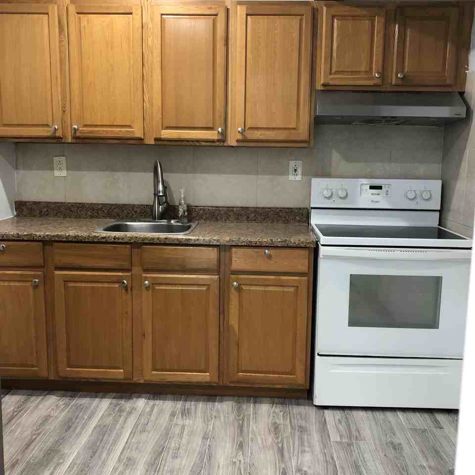 115 Moffitt Blvd - Photo 2 of 7