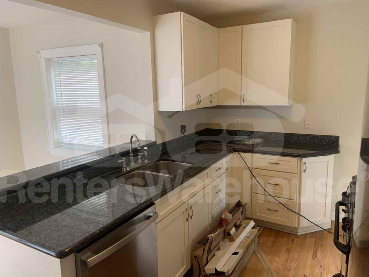 2735 Blackstone Ave - Photo 2 of 10