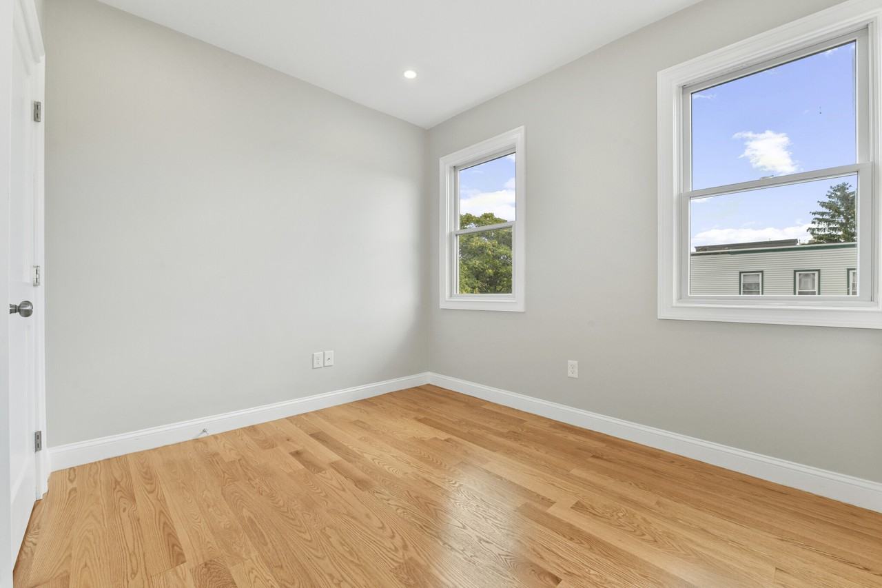 284 Maverick St #3 - Photo 4 of 11