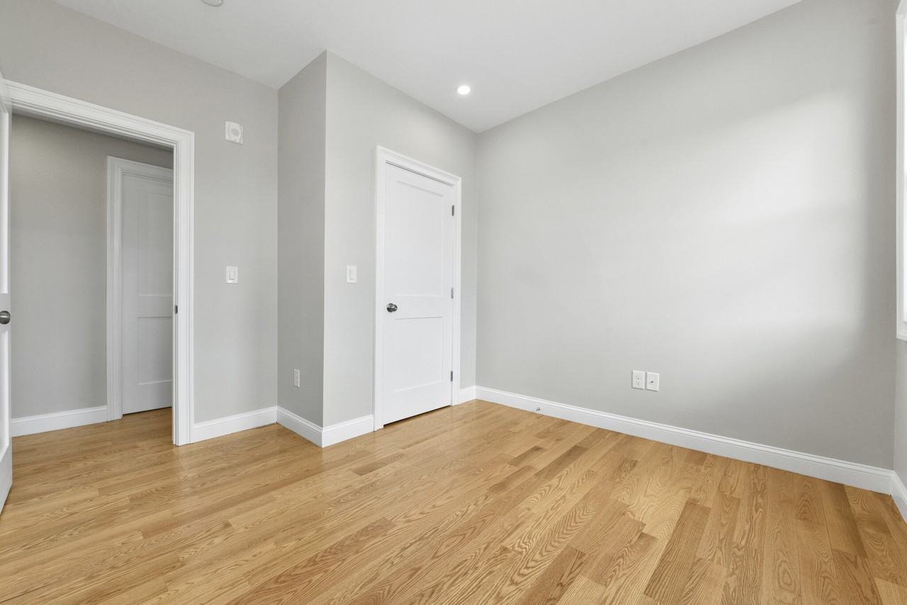 284 Maverick St #3 - Photo 7 of 11