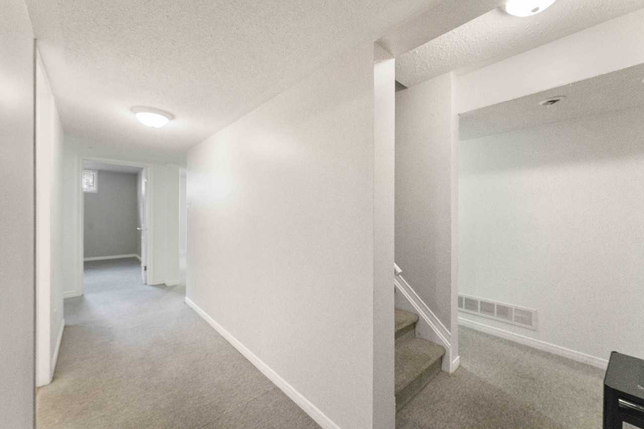 1452 Normandy Crescent #B - Photo 3 of 20