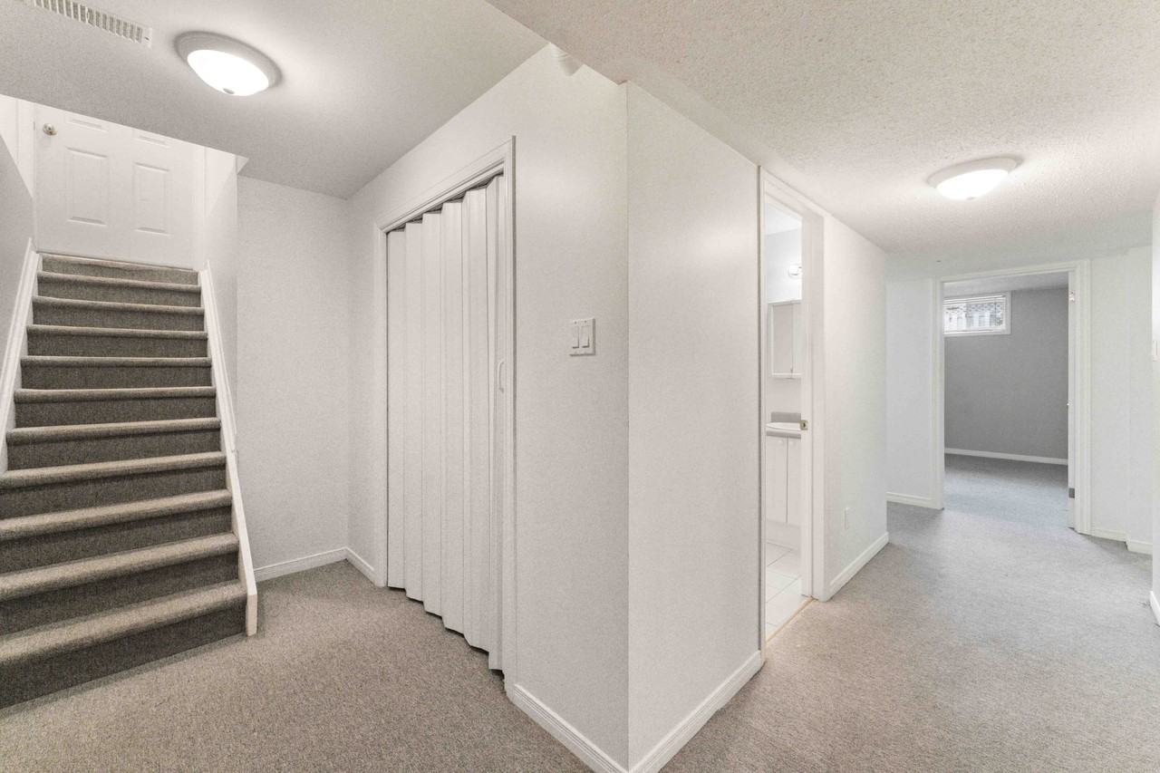 1452 Normandy Crescent #B - Photo 2 of 20