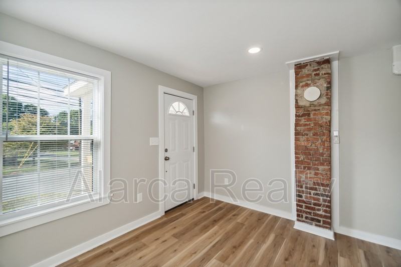 530 N Church St - Photo 3 of 14