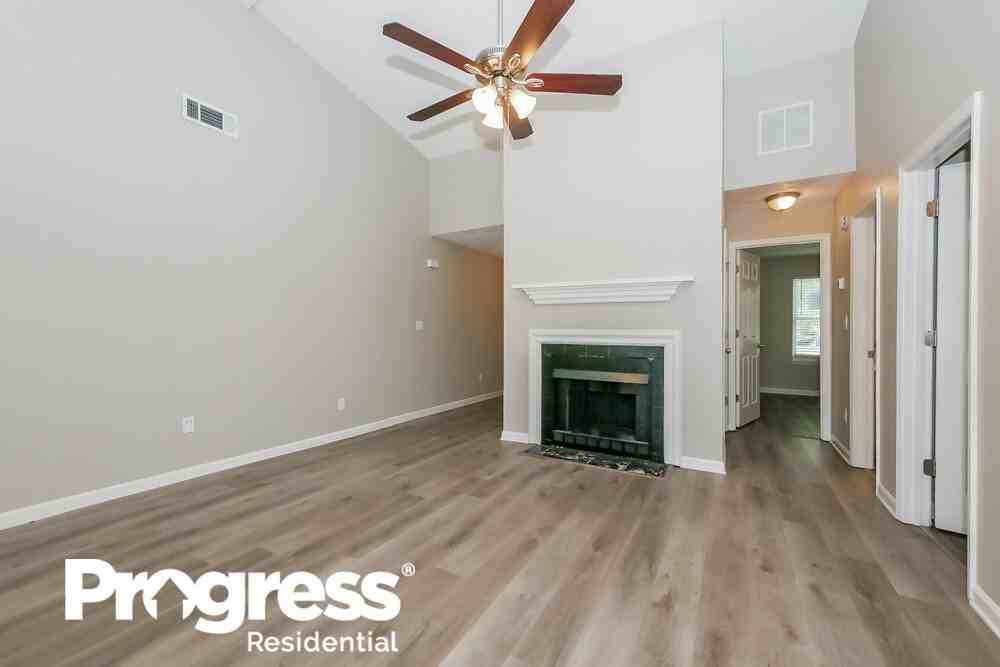 176 Braelinn Ct - Photo 3 of 16
