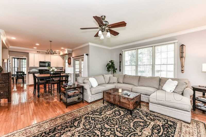 43047 Weatherwood Dr - Photo 2 of 37