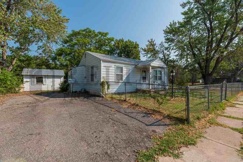 1702 W Esthner Ave - Photo 2 of 20